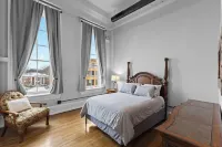 Luxury Downtown Apartment• Walk Everywhere • Fast WiFi • Sleeps 8