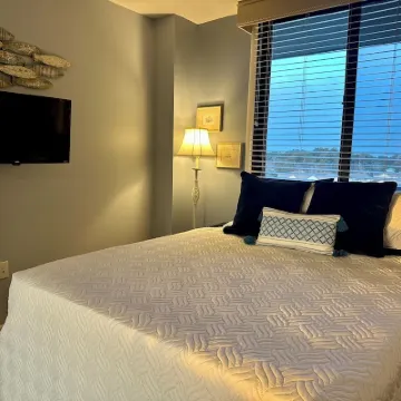 Breathtaking Ocean View, Beachfront Condo-Steps to Beach/Pools, Sea Colony East ベサニー・ビーチ周辺のホテル