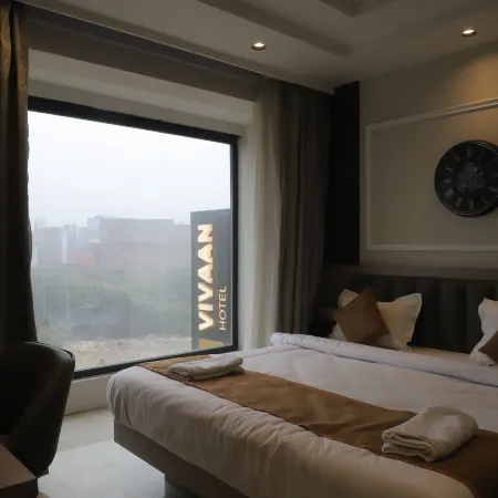 Hotel Vivaan - Walk to Banke Bihari Temple