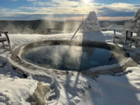 Luxury Ski-in/Ski-out 2 BR, Soaring Eagle 207, Hot tubs, Underground parking