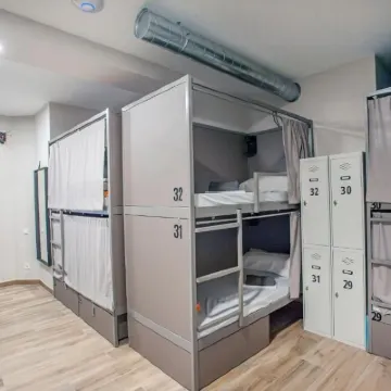 ホステル ドス エスタシオネス アリカンテ駅周辺のホテル