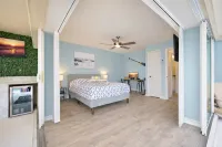 Luxury Villa Alexa NaplesModern Voice Controlled Villa with Salt Water Pool