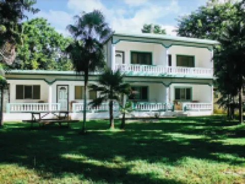 Modern Home 10minstobeach, Private Cliff, AC Wifi Hotels in West End