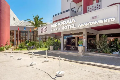 Oura Praia Hotel And Apartments