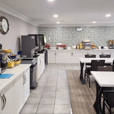 Days Inn by Wyndham Kelowna