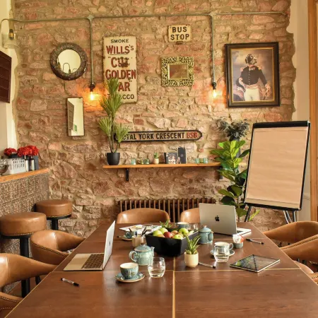 Rodney Hotel Отели рядом с достопримечательностью «Стадион «Аштон Гейт»»
