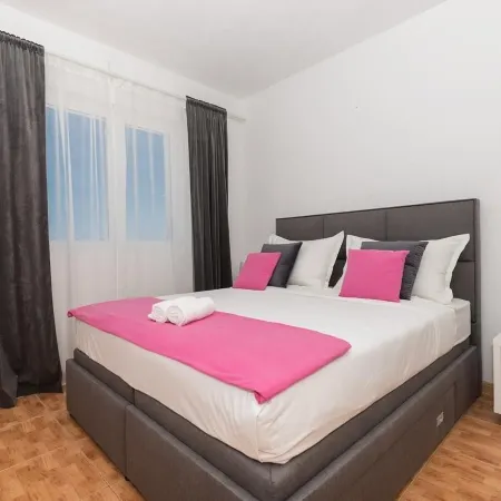 Apartments Ivi