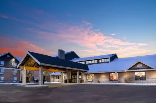 AmericInn by Wyndham Valley City Conference Center - С баром