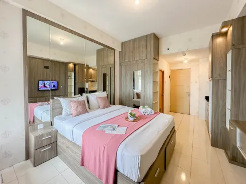 Cozy Living Studio near MERR at Bale Hinggil Apartment By Travelio