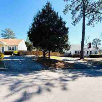 Two Homes Next Door - Lots of Entertainment Hotel Exterior