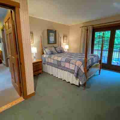 O9 New Renovated Bretton Woods Slopeside Condo with 2 Living Rooms Foosball Air Hockey Rooms