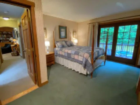 O9 New Renovated Bretton Woods Slopeside Condo with 2 Living Rooms Foosball Air Hockey Hotels in Bretton Woods