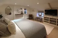 The Feathered Nest Inn