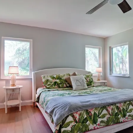 Luxury along Manatee River, close to Anna Maria beaches, heated pool & spa!