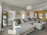 Endless Fun! Family Home w/ Spacious Yard in Clive Hotels in Clive