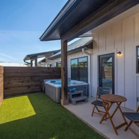 Ethel's Digs with Hot Tub