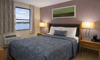 Lakeside Inn - Housity