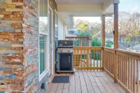 Walk to Avondale Eats & Brews: Urban Getaway - Homestays