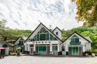 Jecheon Gyegong Areumdaun Sesang Pension - เพนชั่น
