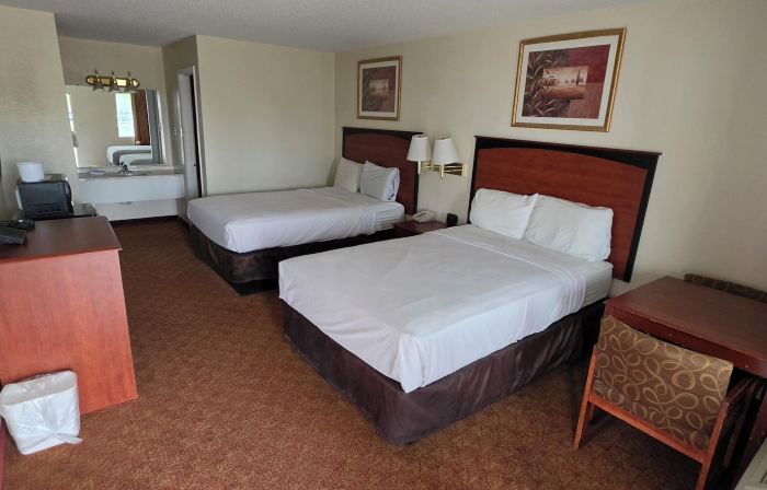 DELUXE INN SHAMROCK
