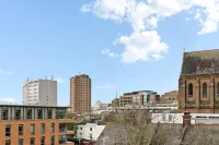 Brighton Getaway - Modern Apartment With Balcony - جاكوزي