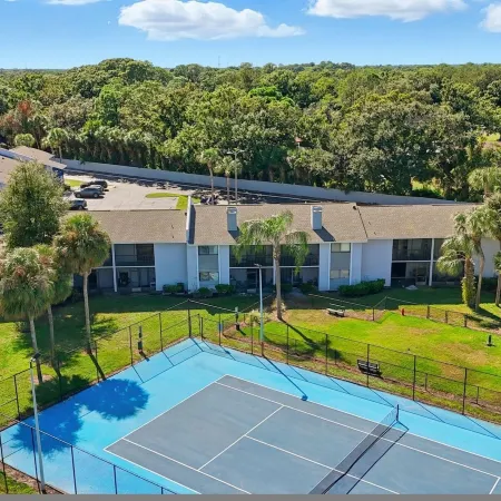 Modern 2BR 2BA w King Bed Pool Gym 10