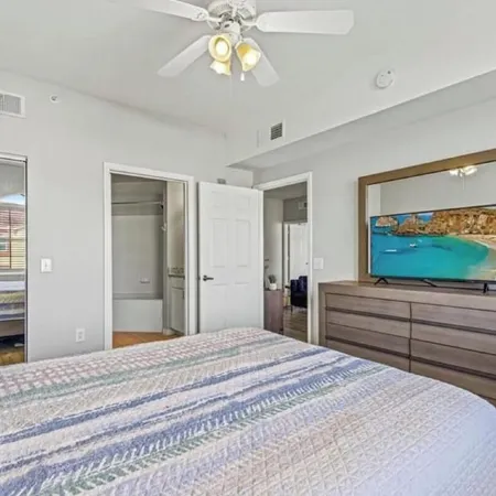 Stunning Condo 15 minutes from Ft. Myers & Sanibel beach
