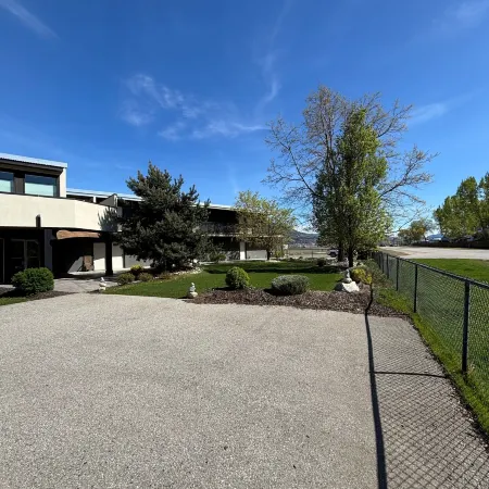 Skaha Lake Airport Inn & Suites