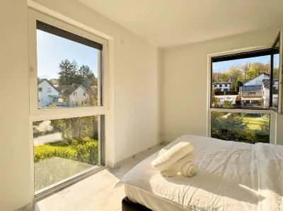 Quiet Luxury 4BR With1LR Garden Villa Hotels in 