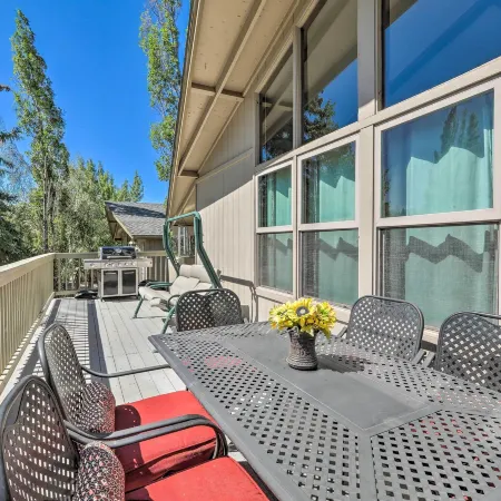 Flagstaff Townhome - Walk to Country Club and Pools!