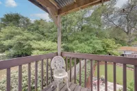 Sun, Sand & Smiles! Ocean Isle Apt w/ Balcony - balcony