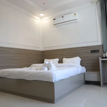 Hotel The 9s