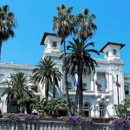 Beautiful for 4 people, town centre, 100 m from the beaches, near the shops