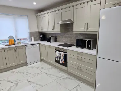 Townhouse in Belmullet, Mullet Peninsula, Sleeps 8 Hotel di 
