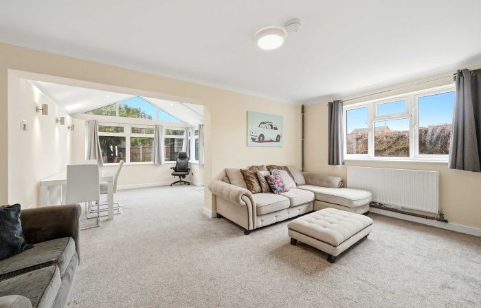 Charming House With Garden in Aylesbury