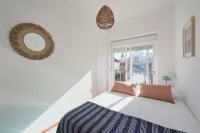 Central & Sunny 2Br Apt Near Beach, by TimeCooler