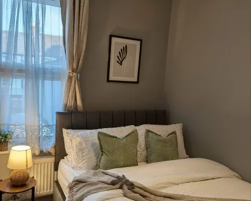 Luxury 3BR Home 20 Mins to London Garden Wi-Fi Hotels in Gravesend