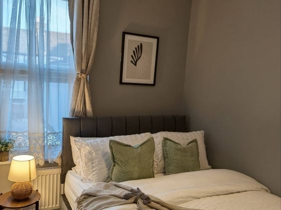 Luxury 3BR Home 20 Mins to London Garden Wi-Fi