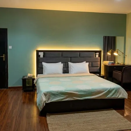 Edo Global Hotel & Suites