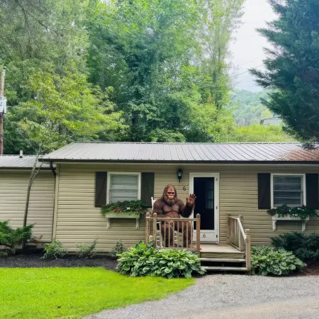 Cozy Creek Cottages