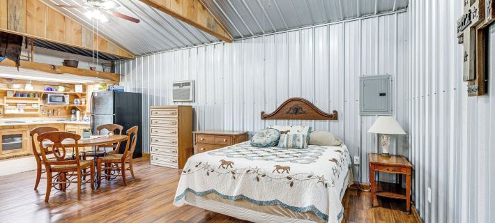 Rustic Lake City Studio Near Ichetucknee Springs! Hotels in Suwannee County