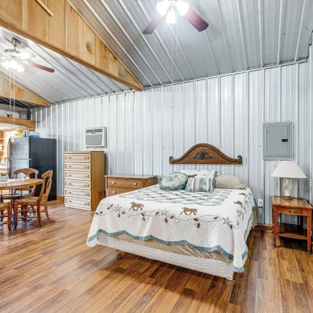 Rustic Lake City Studio Near Ichetucknee Springs!