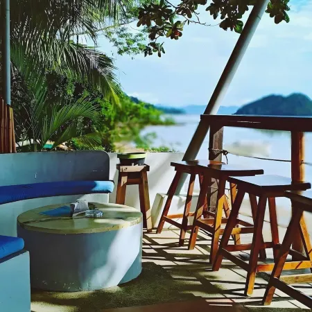 Outpost Beach Hostel - Adults Only