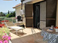 Dinky Home Air-Conditioned Penthouse with Sea View Terrace فنادق في فرمیا
