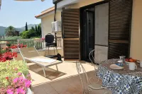 Dinky Home Air-Conditioned Penthouse with Sea View Terrace