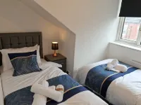 Spacious Leeds Home Sleeps 6 Free Parking - 2-Star