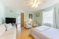 2 Mi to Drakes Island Beach: Condo w/ Porch! - Apartments