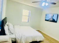 4 BR/2 BA walking distance to AT&T, Ranger Stadium, Texas Live, Six Flags - อ่างจากุชชี่