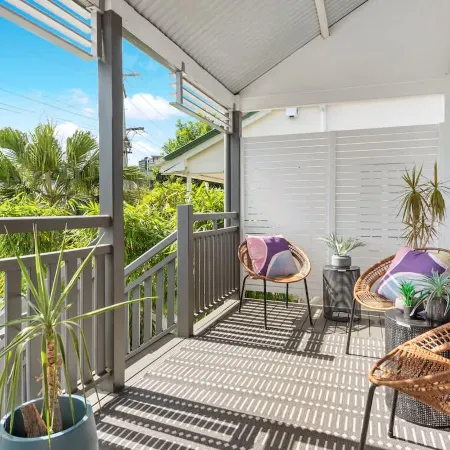 Luxe Inner-City Home with City Views! ~ Teneriffe