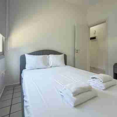 Harmony Beach Modern 2BR Retreat Rooms